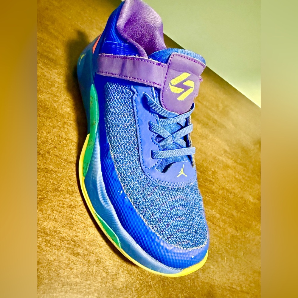 Nike Jordan Luka 1 Unisex Shoes. Size 3 big kid. Gently used. Good condition. - Picture 9 of 10